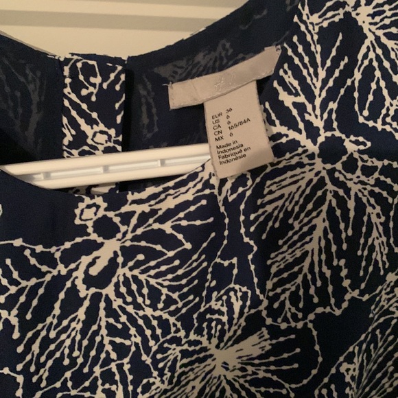 Blue and white dress - Picture 3 of 3